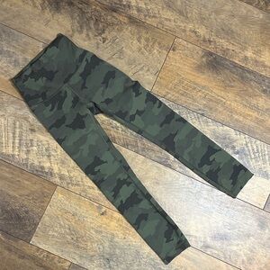 LULULEMON Women’s Camo Print “Like New” Leggings, Size 0, EUC